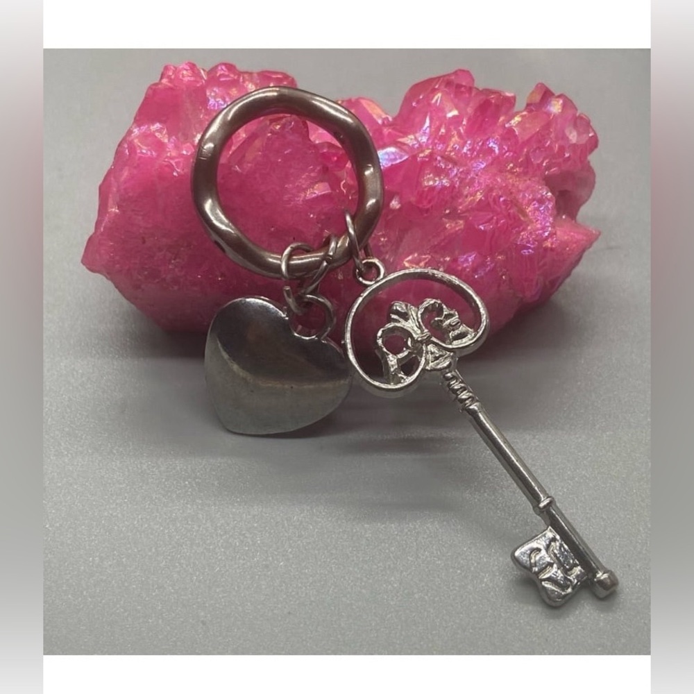 Costume Key & Heart Pendant #7288